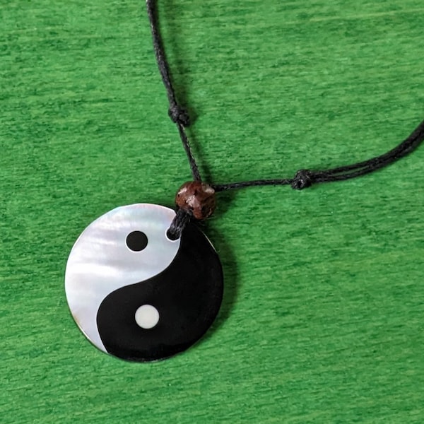 Echte Handarbeit Yin Yang Perlmutt Horn Muschel Anhänger Kette Amulett Sonne Liebe Sommer Ruhe Helligkeit Wärme Surfer Länge einstellbar NEU