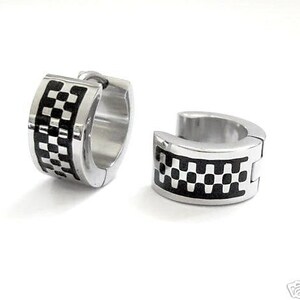 1 Paar Scharniercreolen Schachbrett Motiv  Edelstahl Ohrringe Creolen Klappverschluss Ohrschmuck silber Unisex Damen Herren Kids NEU