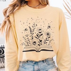 Bookish Comfort Colors Long Sleeve T-Shirt, Booktrovert Gift imagem 1