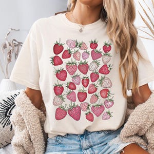 Strawberries Comfort Colors T-Shirt, Cotttagecore Fruit Shirt, Strawberry Aesthetic Tee,  Women&#39;s Summer Top, Strawberry Festival Apparel
