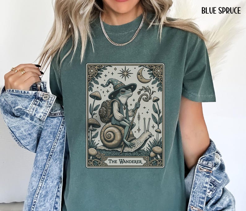 Camiseta con colores cómodos de la carta del tarot de estilo vintage de Cottagecore Toad, camiseta Goblincore, ropa de bruja de Dark Academia, hongo botánico imagen 8