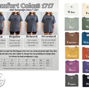 Puede incluir: Una tabla de tallas para camisetas unisex en varios colores, incluyendo blanco, marfil, bah&iacute;a, musgo, espresso, medianoche, mostaza, boniato, baya, uva, pimienta y negro. La tabla muestra las medidas para cada talla, desde la S hasta la 4XL. El texto "Comfort Colors 1717" est&aacute; en la parte superior de la tabla.