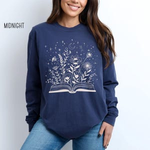 Bookish Comfort Colors Long Sleeve T-Shirt, Booktrovert Gift imagem 10