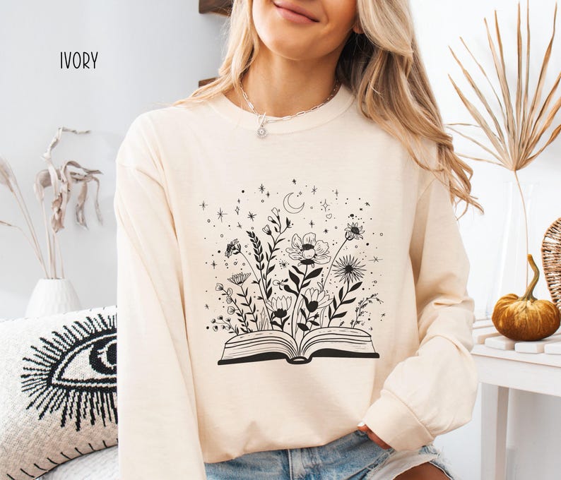 Bookish Comfort Colors Long Sleeve T-Shirt, Booktrovert Gift imagem 3