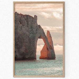 Impresión de bellas artes Arco de roca Playa Arte de pared Fotografía Etretat Francia Impresión de póster Formación rocosa costera Decoración del hogar Océano Playa Etretat Póster