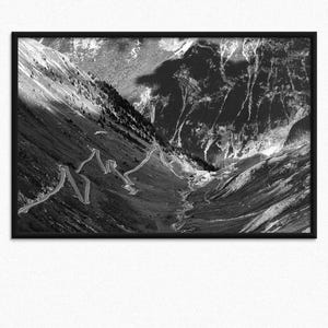 Poster Print Stelvio Pass Wall Art Passo dello Stelvio Framed Print Black and White Stelvio Pass Poster Cyclist Gift Giro D&#39;Italia Cycling