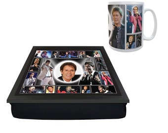 Juego de regalo de taza y bandeja de regazo con iconos personalizados de Cliff Richard