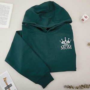 Custom Embroidered Sweatshirt,Personalized Mom Embroidered Sweatshirt,Sweatshirt with mother&#39;s name,Gift For Mom, Mother&#39;s Day Gift