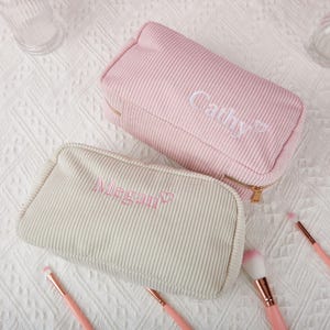 Personalisierte Clutch-Bestickte gesteppte Baumwollkosmetiktasche-Kosmetiktasche-Kosmetiktasche-Organizer-Brautjungfer-Geschenke-Geschenk für Her-3 Farben
