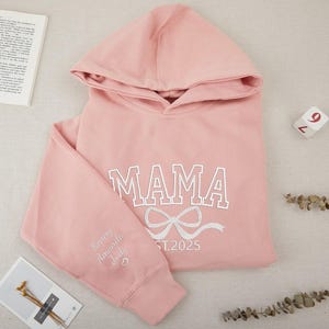 Moletom bordado personalizado para mãe, moletom bordado personalizado para mãe com nomes de crianças na manga, gola redonda bordada, presente para mãe