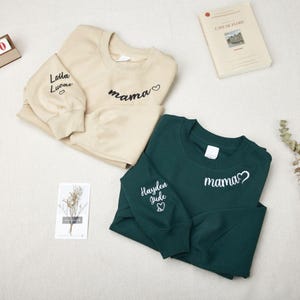 Moletom bordado para mamãe, suéter personalizado para mamãe, moletom personalizado para mamãe com nomes de crianças na manga, presentes para o dia das mães, moletons para mamãe