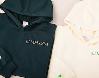Benutzerdefiniertes römische Ziffer Datum Sweatshirt, passende Paare Valentinstag Geschenk, personalisierte Jahrestag Datum Hoodie mit Initialen auf dem Ärmel