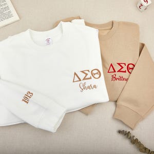 Moletom Delta Sigma Theta, gola redonda com nome, moletom personalizado 1913, vestuário grego, presente para o Dia dos Fundadores, presente para a mãe