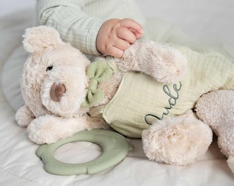 Teddybär mit Namen, Personalisiertes Kuscheltier Baby, Geschenk zur Geburt & Taufe, Besticktes Stofftier Beige, Erstes Ostergeschenk, JBØRN