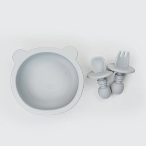 Bol et couverts en silicone JBørn Ensemble de sevrage Cadeau enfant personnalisé Assiette à couverts bébé Cloud