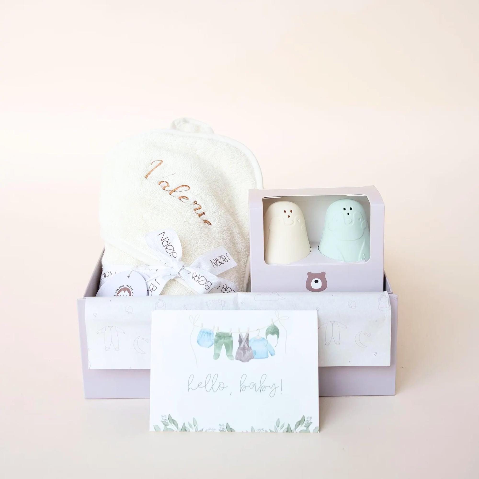 Set Regalo Bebé Personalizado Con Nombre | Toalla Manta Con Capucha, Cepillo, Sonajero, Sujetachupetes Y Conejito, Todo En Caja