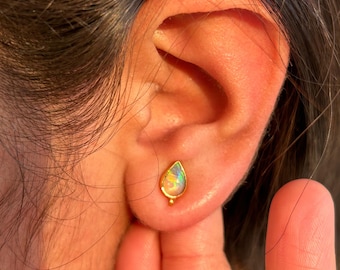Real 18k Gold Opal Pear Earring, Natural Fire Opal Stone, Solid 18 Carat Gold, Handmade Studs, Dainty 18k Earrings, Studs Earrings, for Her.