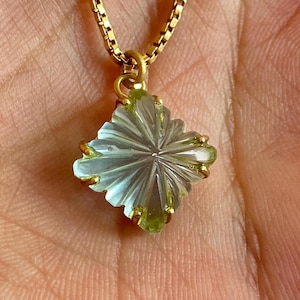 Pingente de ouro amarelo 14K sólido, pedra do mês de março, água-marinha natural, minimalista, delicado, presente para ela, pingente feito à mão, acabamento brilhante.