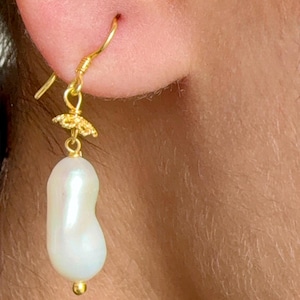 Orecchini in oro massiccio 18 carati con perle barocche / Orecchini fatti a mano in oro giallo / Orecchini pendenti con perle vere / Regalo per lei / Mamma / Eleganti gioielli in oro
