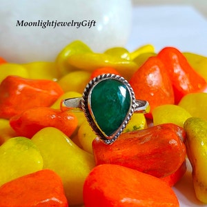 Ring rauwe groene smaragd, handgemaakte sieraden, 925 sterlingzilveren ring, boho-ring, edelsteen smaragd, natuurlijke edelsteen, ring voor vrouwen, geschenken,
