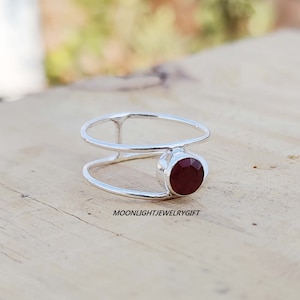Anillo de rubí, anillo de plata de ley 925, anillo de piedra preciosa, anillo hermoso, anillo de mujer, regalo de cumpleaños, anillo hecho a mano, anillo de promesa, regalo para ella,