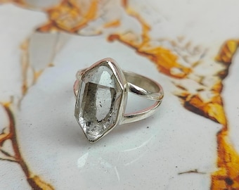 Pierścionek z surowym diamentem Herkimer, srebro próby 925, biżuteria ręcznie robiona, pierścionek obietnicy, pierścionek z wyrazistym wzorem, pierścionek z kamieniem szlachetnym, piękny pierścionek, prezent dla niej