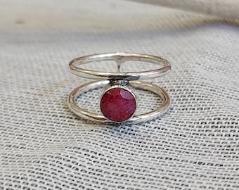 Rubin Ring, 925 Silberring, Statement Schmuck, Handgemachter Ring, Rubin Schmuck, Frauen Ring, Edelstein Ring, Silber Bandring, ///