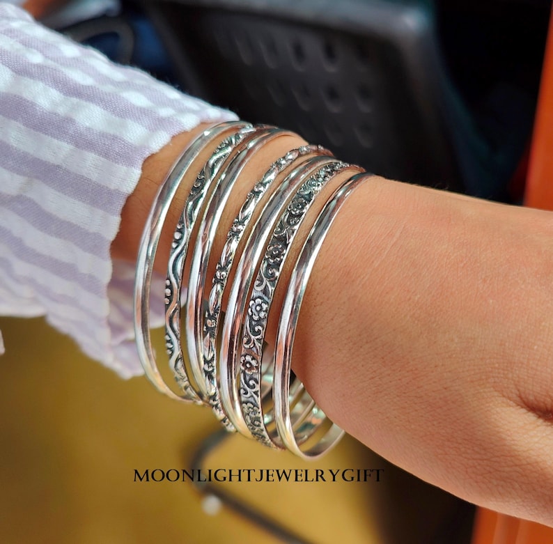 Set di 7 bracciali rigidi floreali in argento sterling realizzati a mano. immagine 7