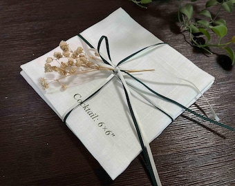 Individuell gestickte Leinenservietten, personalisierte Namensdaten Hochzeit Tischwäsche