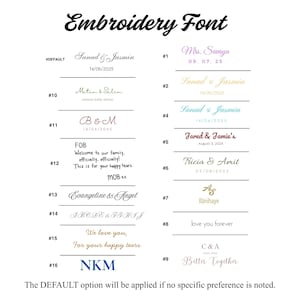 K&ouml;nnte beinhalten: Eine Tabelle mit dem Titel Embroidery Font zeigt sechzehn nummerierte Optionen f&uuml;r personalisierten Text. Jeder Eintrag bietet verschiedene Typografiestile, darunter Schreib- und Serifenschriften, mit Beispielnamen, Daten und Phrasen wie We love you.