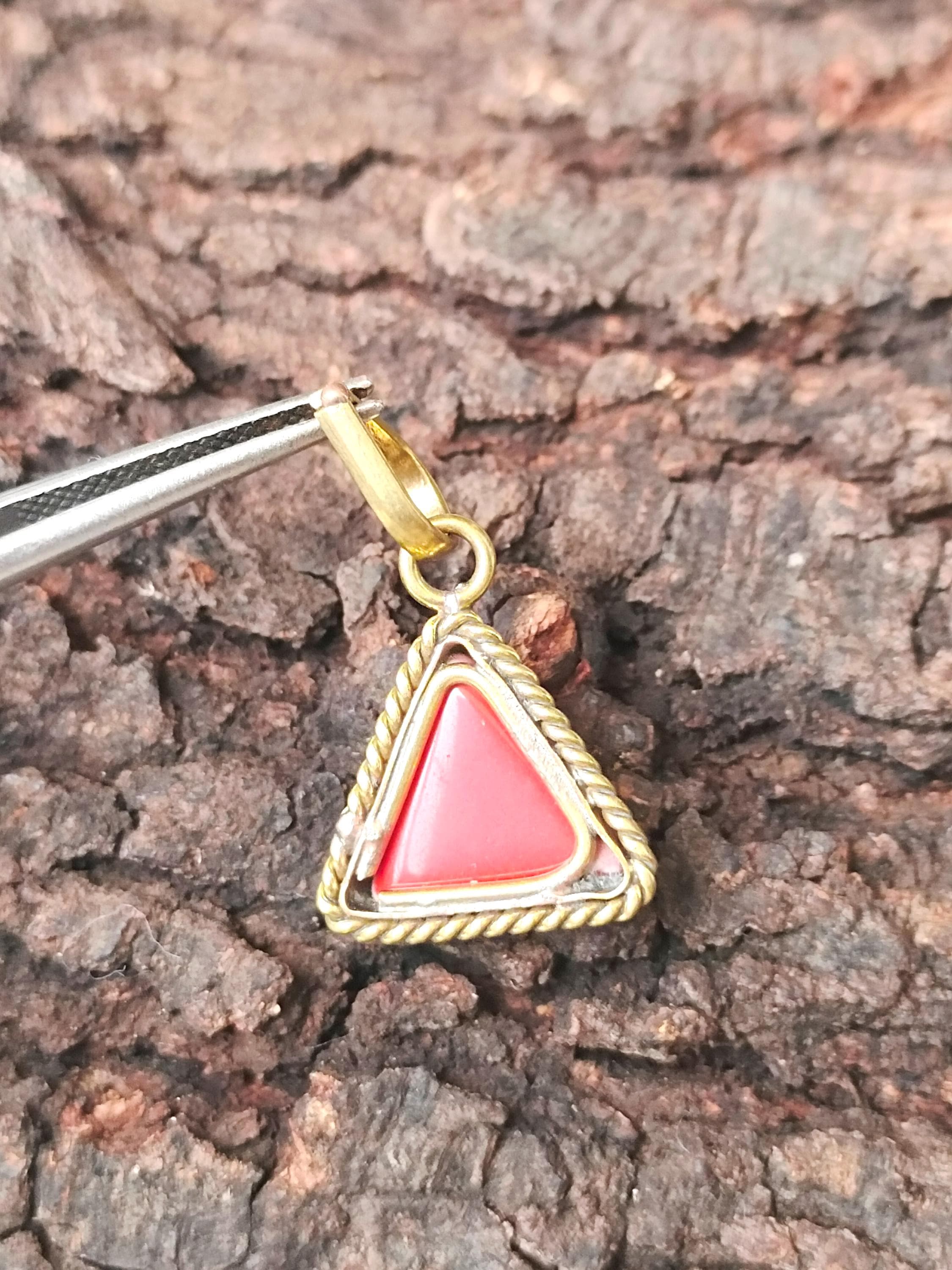 Pendentif corse relief or blanc 18k, corail rouge et diamants