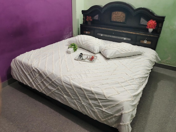 White Cotton Tufted Duvet Cover Set: Geometric Bedding