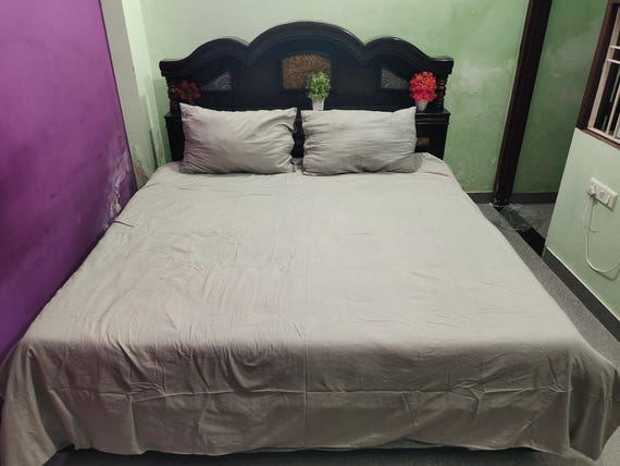 Minimalist Light Grey Cotton Duvet Cover with Coconut Button Closure
