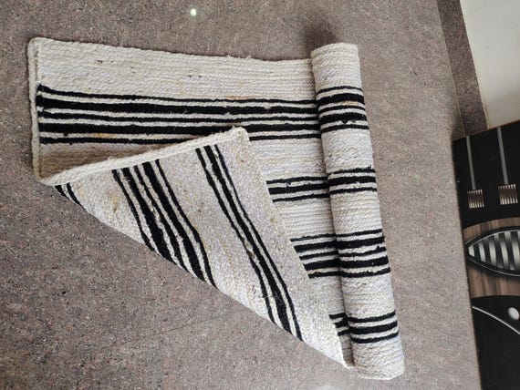 Handmade Jute Rug Cotton Rug For Entry Way Home Décor Kalin Yoga Mats Black & White Rectangle Shaped Jute Vintage 3X5 FEET