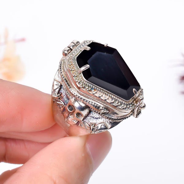 Bague empoisonnée cercueil tête de mort en argent sterling – Bague avec compartiment caché fait main en onyx noir (13/18 mm)