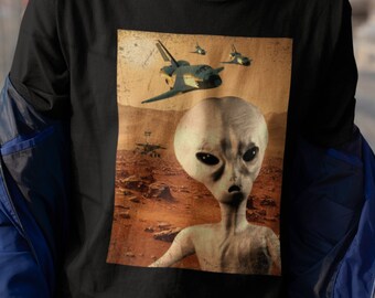 Mars Spaceshuttle UFO Alien Weirdcore Aesthetic' Unisex Crewneck