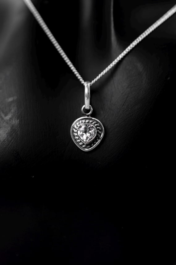 ◇ENGBROX◇ [silver 925][worn by Hyeri] soir necklace SIGO Pure 925 Sterling Silver Minimal Heart Pendant Necklace