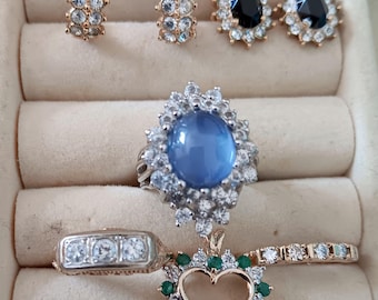 Lote de joyas antiguas de colección / Anillos de oro de 14 quilates / Colgante de corazón de oro de 14 quilates / Pendientes de ópalo de plata de ley / Pendientes de diamantes de imitación