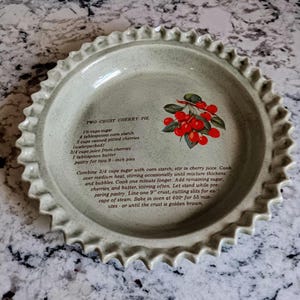 Stoneware Pie Plate - Pie Dish - Two Crust Cherry Pie Recipe - Vooking and Baking Dishes - Quiche dish - Retro Pie Plate Dish - Estate sale