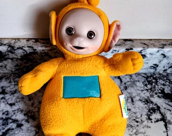 Vintage Laa-Laa Teletubbies Peluche 13.5” – Original Tagged Yellow Toy Collectible
