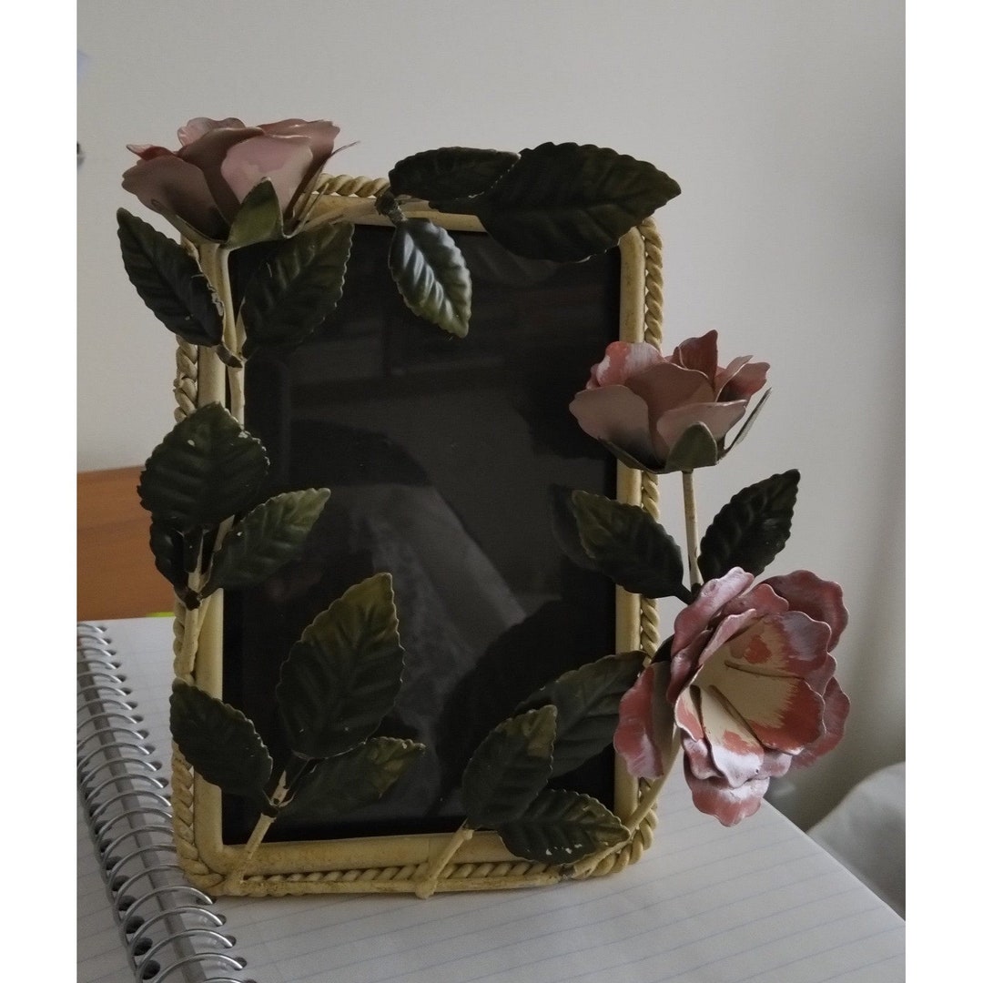 Vintage 3D Floral Theme Picture Frame - Adjustable Petals Picture Frame ...