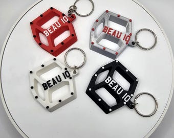 Personalized Bike Pedal Keyring: 13 Colors, Engraved Cycling Gift