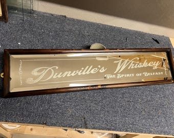 Irischer Whisky im Vintage-Stil, Upcycled-Rückseiten-geätzter alter Distressed-Effekt-Bar / Pub / Mancave-Spiegel.