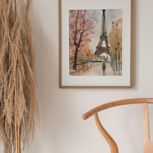 Puede incluir: Una pintura de acuarela de la Torre Eiffel en Par&iacute;s, Francia. La torre est&aacute; rodeada de &aacute;rboles con flores rosadas. Una persona camina en primer plano.
