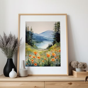 Puede incluir: Pintura acuarela de una escena de lago de monta&ntilde;a con un campo de amapolas naranjas en primer plano. El lago est&aacute; rodeado de &aacute;rboles y monta&ntilde;as.