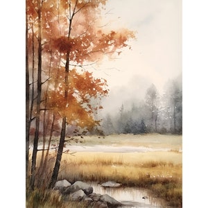 Könnte beinhalten: Ein Aquarellbild, das eine neblige Waldszene mit einem Bach im Vordergrund zeigt. Die Bäume sind größtenteils kahl, aber einige haben orange Blätter. Der Bach ist ruhig und reflektierend, und der Nebel verleiht der Szene eine geheimnisvolle Atmosphäre.