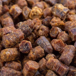 Färskt naturligt ekologiskt bibröd (hög kvalitet), naturlig perga, naturligt fermenterat pollen, naturligt superfoodtillskott
