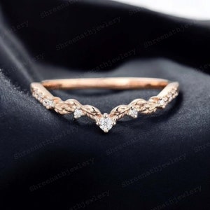 Moissanite Filigree wedding band Rose gold Diamond Curved wedding band Art deco Leaf Matching Stacking band Vintage Promise band for women