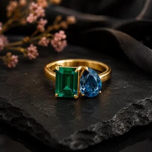 Anillo Toi et Moi, Anillo de promesa con esmeralda, Anillo de compromiso con topacio azul, Anillo con dos piedras preciosas, Anillo de bodas de cristal, Regalo de aniversario, Regalo para ella