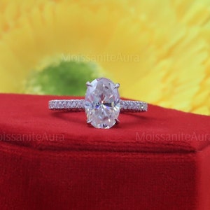 3 CT Oval Cut Moissanite Ring, Oval Engagement Ring, Classic Three Side Pave, Hidden Halo Trouwring, Unieke Bruidsring